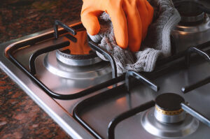 چگونه اجاق گاز را تمیز کنیم؟- ترفندهای نظافت آشپزخانه و نظافت منزل