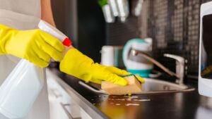 چگونه کابینت آشپزخانه را تمیز کنیم؟- ترفندهای نظافت آشپزخانه و نظافت منزل
