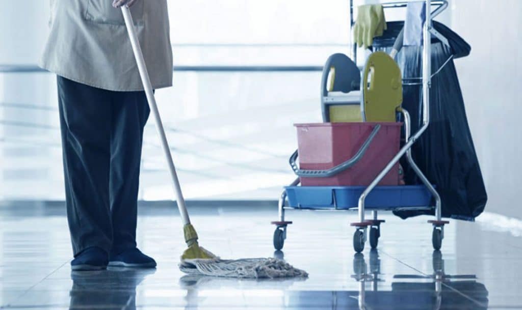 نظافت راه پله هنگام و نظافت منزل هنگام با بهترین قیمت توسط نظافتچیان حرفه ای شرکت پاک رویال انجام می شود.
