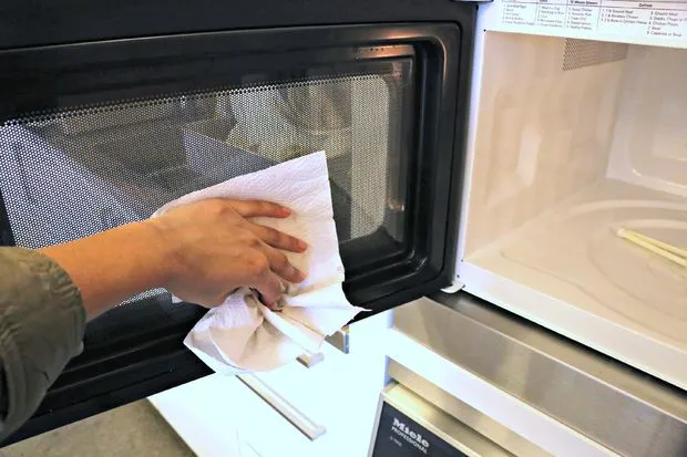 راهنمای اصولی نظافت مایکروویو و فر برای سالامت خانوار 1404 - شرکت خدماتی نظافتی پاک رویال نظافت مایکروویو و فر - شرکت خدماتی نظافتی